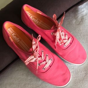 Keds champion with ribbon